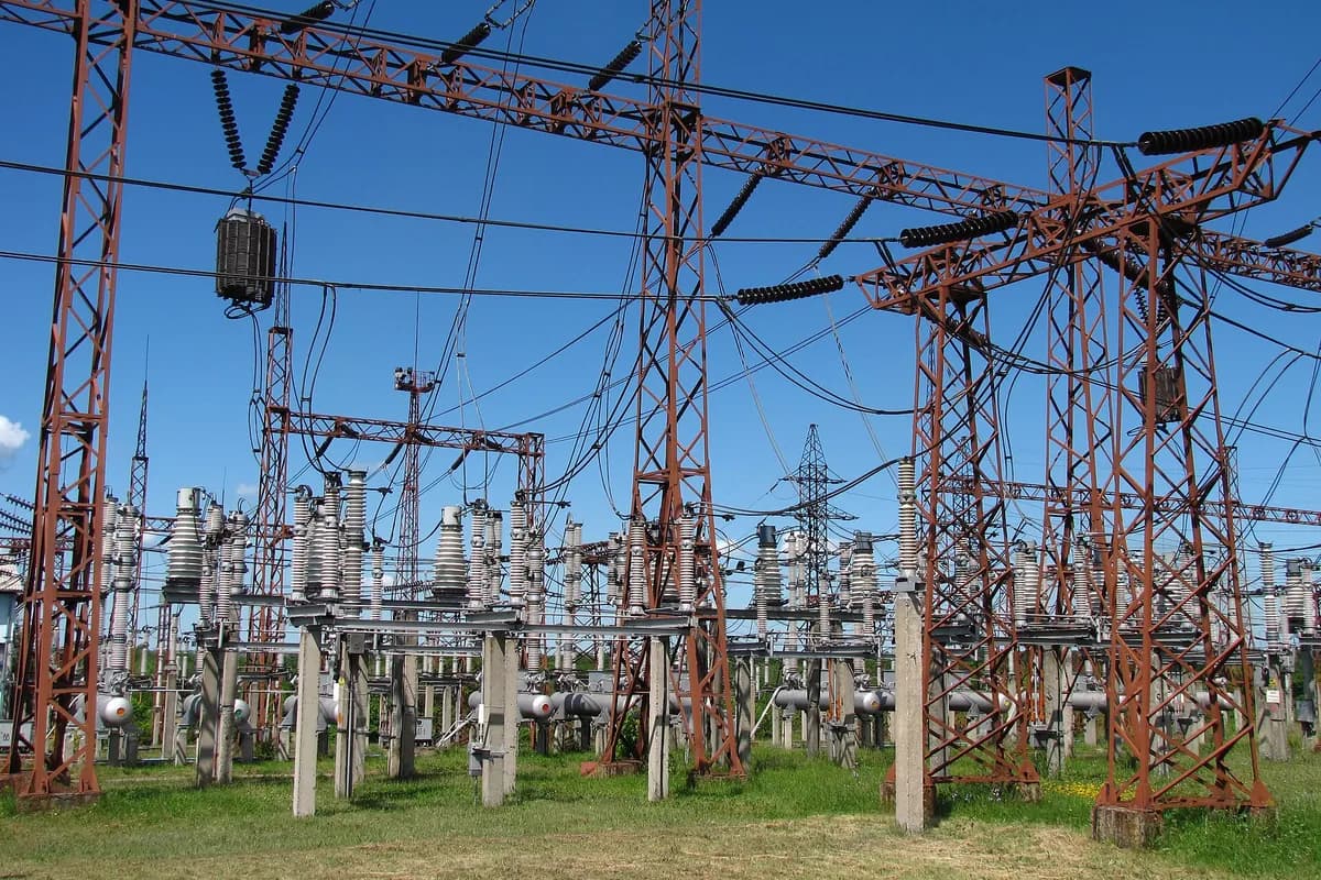 High voltage switchgear lineup